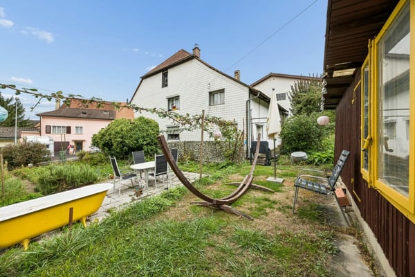 Doppeleinfamilienhaus auf grossem Grundstück mit Ausbaureserven 11