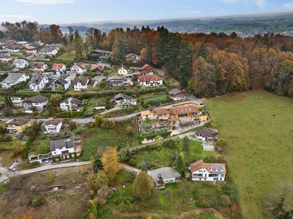 Bauland-Parzelle an grüner Hanglage 8