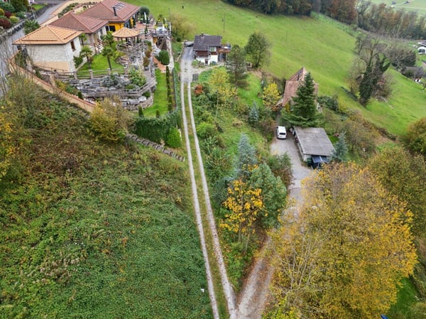 Bauland-Parzelle an grüner Hanglage 4