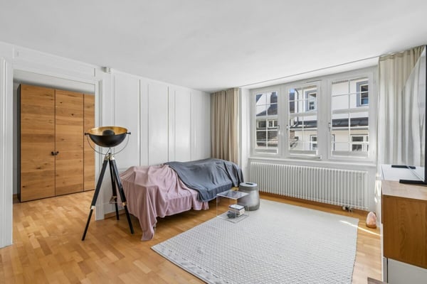Traditionelle Wohn- und Gewerbeliegenschaft in der Schaffhauser Altstadt 10