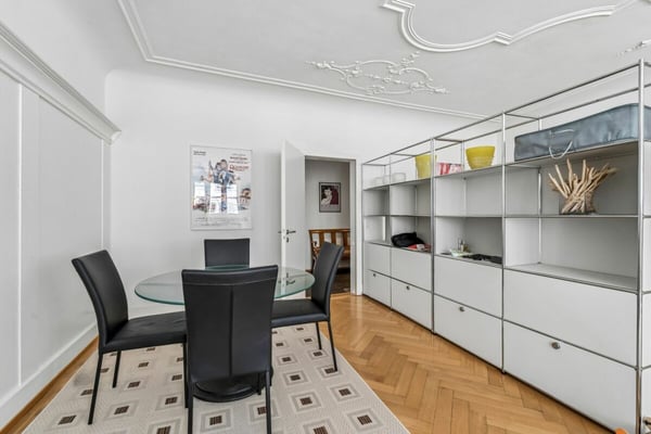 Traditionelle Wohn- und Gewerbeliegenschaft in der Schaffhauser Altstadt 8