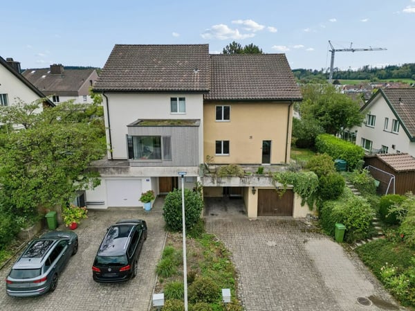 Einseitig angebautes 6.5-Zimmer-Einfamilienhaus mit Renovationspotential 2