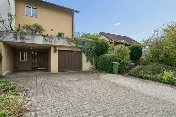Einseitig angebautes 6.5-Zimmer-Einfamilienhaus mit Renovationspotential 12