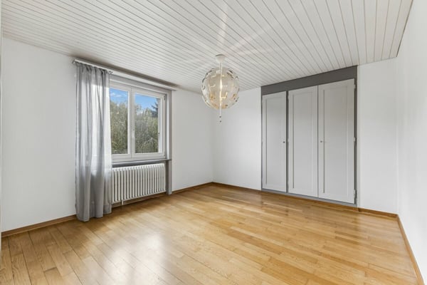 Freistehendes 4.5-Zimmer-Einfamilienhaus mit Umbaupotenzial für den Familientraum 8