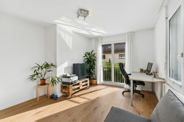 Vielseitige 6.5 Zimmer-Doppeleinfamilienhaushälfte an familienfreundlicher Lage 9