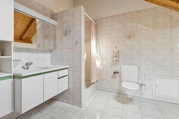 Freistehendes 4.5-Zimmer-Einfamilienhaus mit viel Charme und Wärme 12