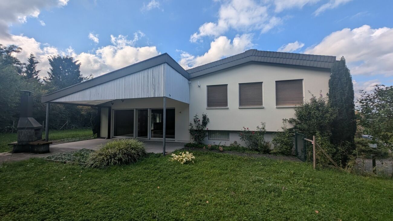 Bild Freistehendes Einfamilienhaus - grosser Garten - ruhig - sonnig - gepflegt - Zürich Nähe