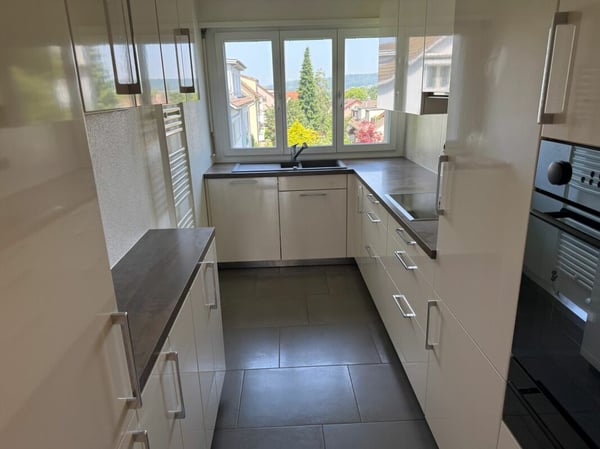 Hell, komfortabel, mit Cheminée und moderner Küche 1