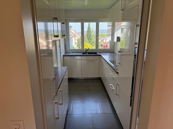 Hell, komfortabel, mit Cheminée und moderner Küche 2