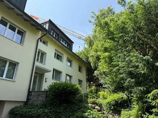 Hell, komfortabel, mit Cheminée und moderner Küche 11