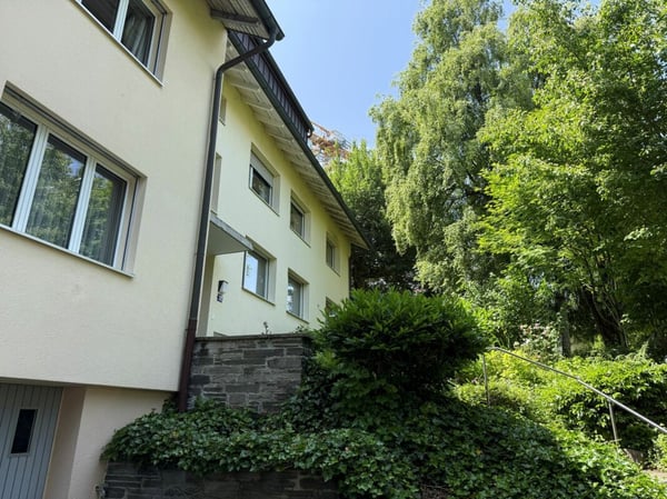 Hell, komfortabel, mit Cheminée und moderner Küche 13