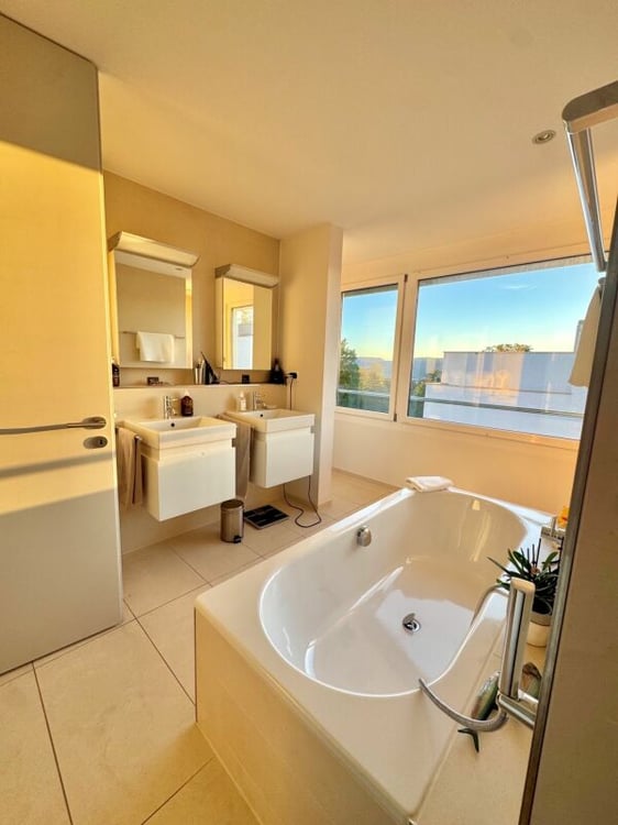 Aussergewöhnliche Attika-Maisonettewohnung an Toplage 12