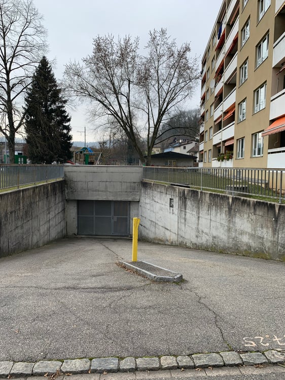 Günstige Innen- und Aussen-Parkplätze zu vermieten 1