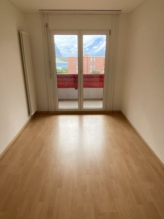 Luminoso appartamento di 1 locali con balcone e vista panoramica a Biasca 5