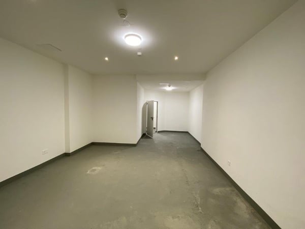 Grosszügiges und gut geeignetes Lagerraum zu vermieten 3