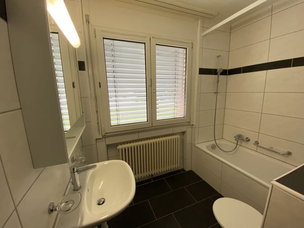 Moderno appartamento 1.5 locali con balcone e vista panoramica a Biasca 8