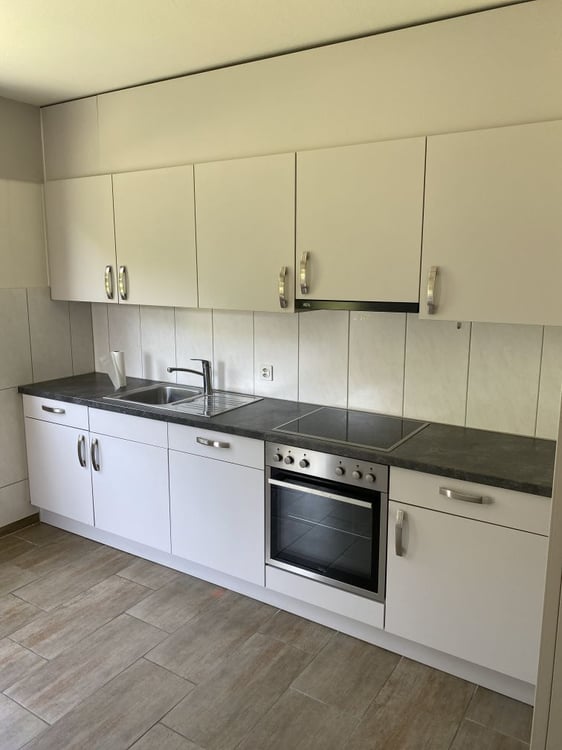 Moderno appartamento 1.5 locali con balcone e vista panoramica a Biasca 2