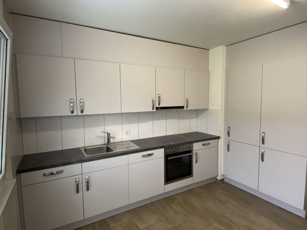 Moderno appartamento 1.5 locali con balcone e vista panoramica a Biasca 3