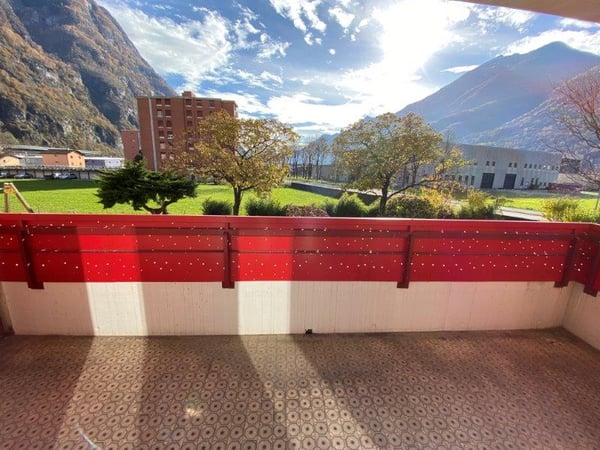 Spazioso appartamento 1.5 locali con vista panoramica a Biasca 7