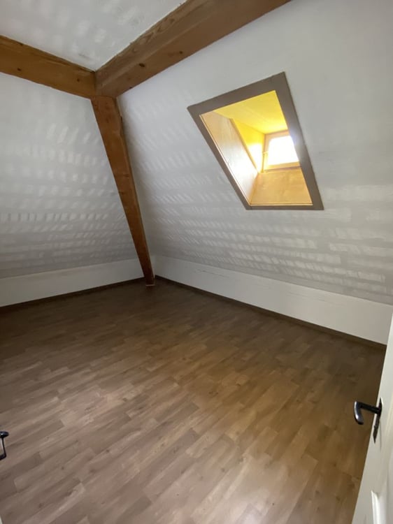 Charmantes 5-Zimmer-Wohnung mit Panoramablick in Le Locle 6