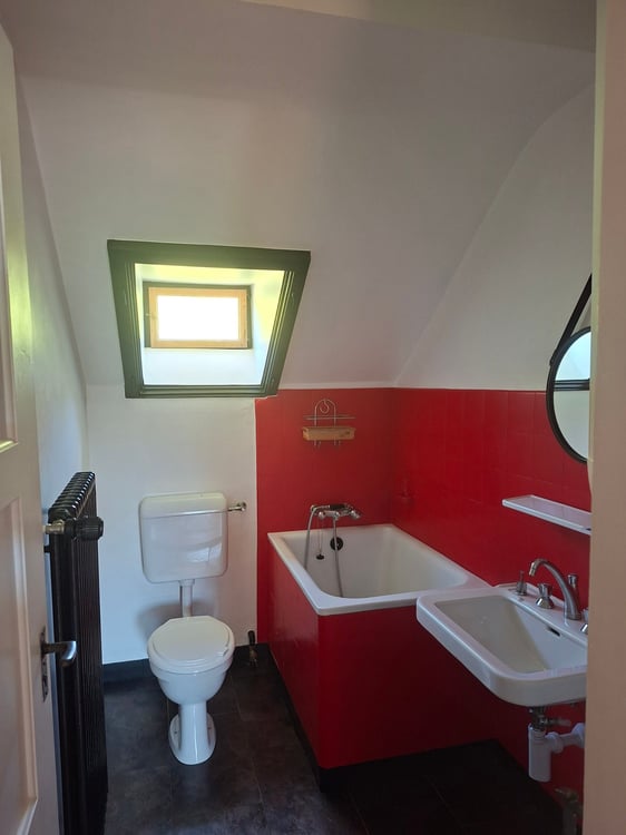 Charmantes 5-Zimmer-Wohnung mit Panoramablick in Le Locle 7