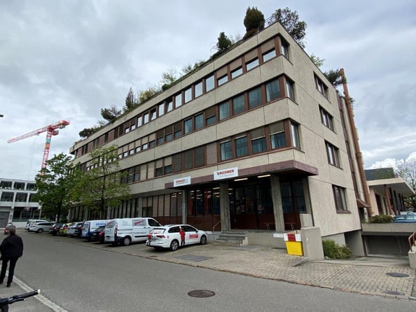 Erstklassige Lage: Tiefgaragenplatz beim Bahnhof Glattbrugg zu vermieten 3