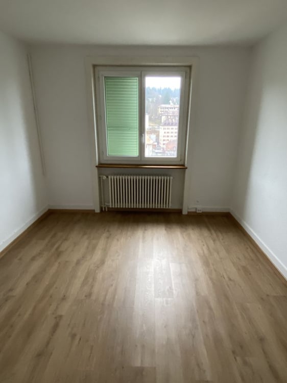Charmant appartement 2 pièces avec vue sur la ville au Locle 3