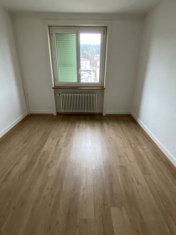 Charmant appartement 2 pièces avec vue sur la ville au Locle 4