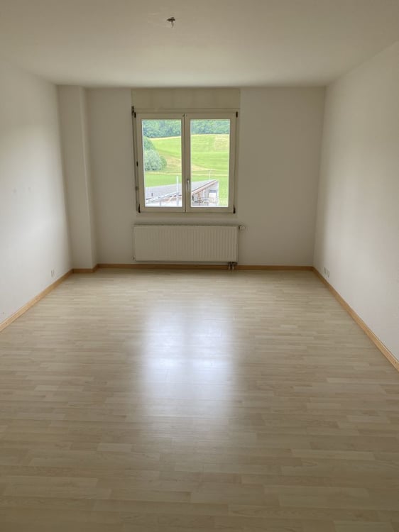 Appartement lumineux de 3,5 pièces avec balcon et vue à Courrendlin 2