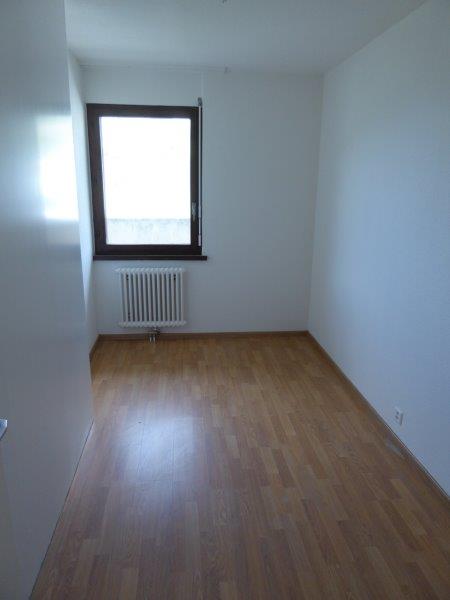 Geräumige 4-Zimmer-Wohnung mit Balkon und Garage in Sierre 7