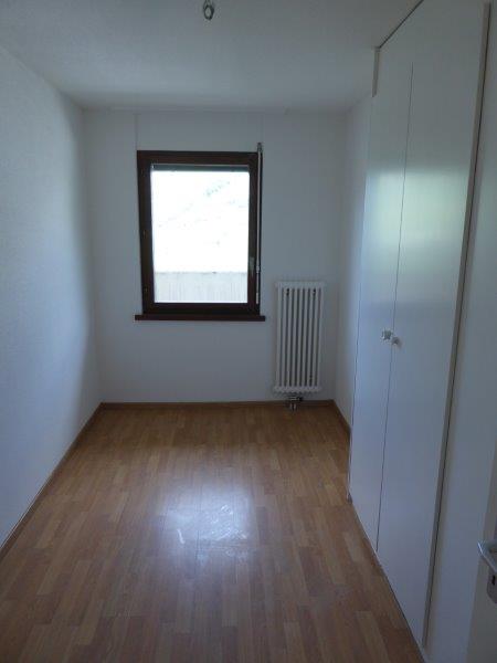 Geräumige 4-Zimmer-Wohnung mit Balkon und Garage in Sierre 8
