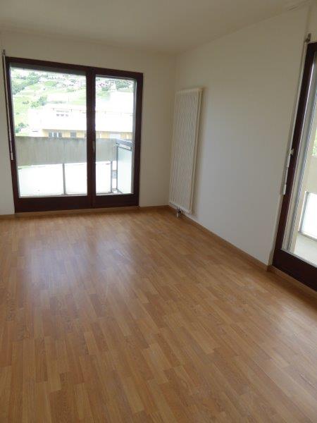 Geräumige 4-Zimmer-Wohnung mit Balkon und Garage in Sierre 2