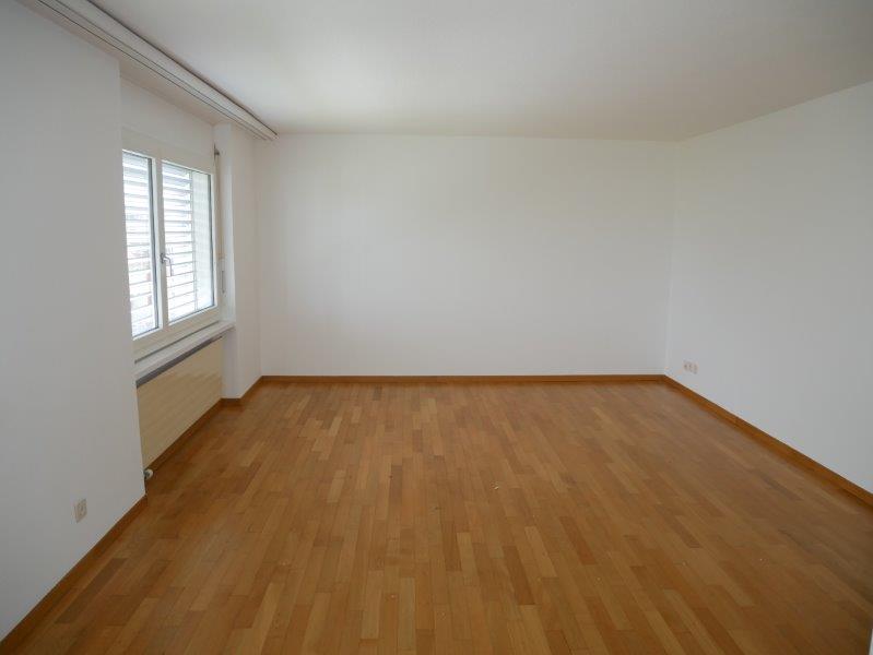 empty room, wooden floor, white walls, window, radiator