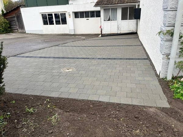 Parkplätze zu vermieten in Grüningen 2