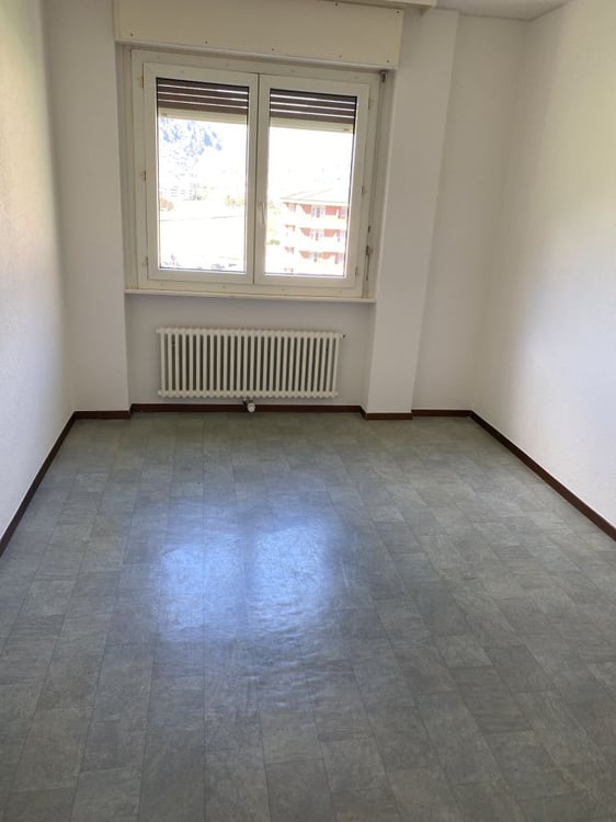 Spacious 4.5-Room Apartment with Stunning Mountain Views in Biasca 7