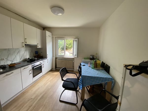 Charmant appartement de 4.5 pièces avec balcon à Sierre 4