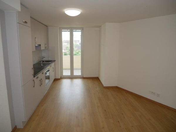 Helle 2-Zimmer-Wohnung mit Balkon an der Feldbergstrasse in Basel 2