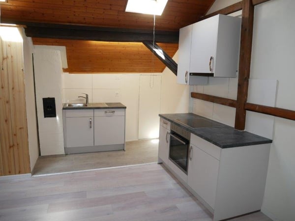 Renovierte 2-Zimmer-Dachwohnung– sofort verfügbar 2