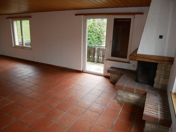 Charmante 4.5-Zimmer-Maisonette-Wohnung mit Balkon und Kamin in Ulisbach 6