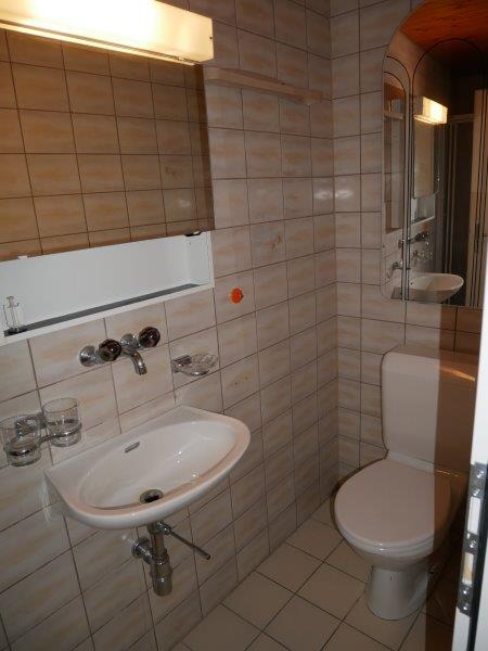 Charmante 4.5-Zimmer-Maisonette-Wohnung mit Balkon und Kamin in Ulisbach 13