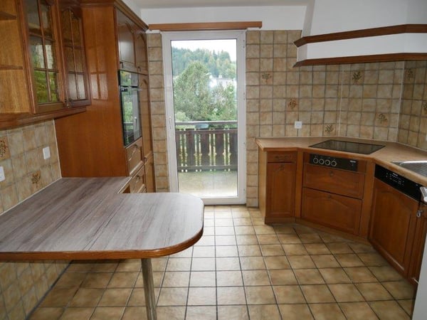 Charmante 4.5-Zimmer-Maisonette-Wohnung mit Balkon und Kamin in Ulisbach 2