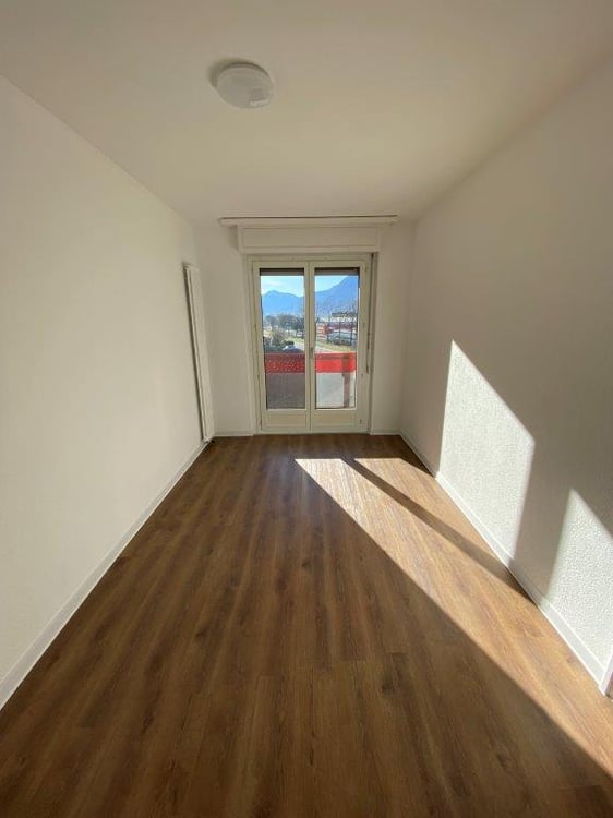 Appartement lumineux de 1 pièces avec balcon et vue sur les montagnes à Biasca 4