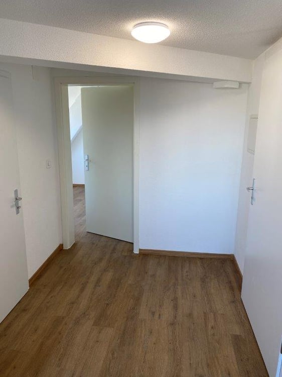Charmante 2-Zimmer-Dachwohnung an der Madretschstrasse in Biel/Bienne 11