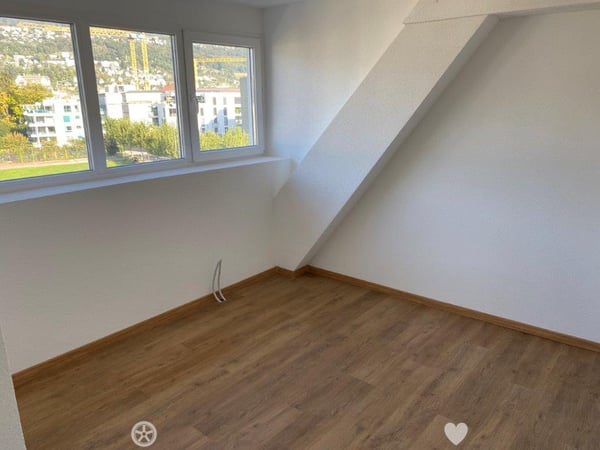 Charmante 2-Zimmer-Dachwohnung an der Madretschstrasse in Biel/Bienne 6