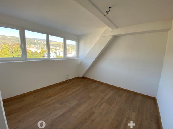 Charmante 2-Zimmer-Dachwohnung an der Madretschstrasse in Biel/Bienne 7