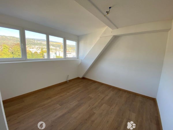 Charmante 2-Zimmer-Dachwohnung an der Madretschstrasse in Biel/Bienne 7