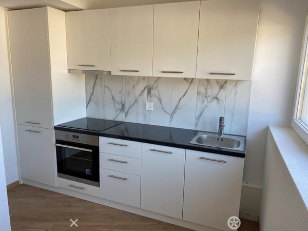 Charmante 2-Zimmer-Dachwohnung an der Madretschstrasse in Biel/Bienne 3