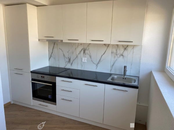 Charmante 2-Zimmer-Dachwohnung an der Madretschstrasse in Biel/Bienne 3