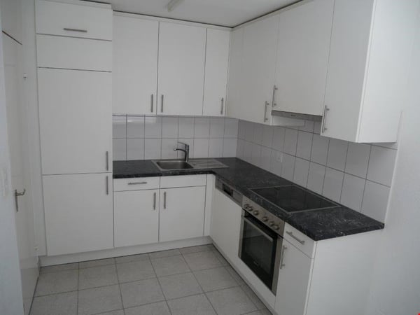 Moderne 3.5-Zimmer-Wohnung mit Balkon in Biel/Bienne 2