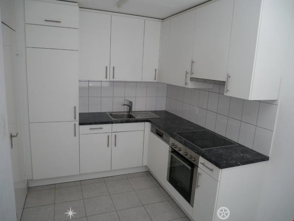 Moderne 3.5-Zimmer-Wohnung mit Balkon in Biel/Bienne 2